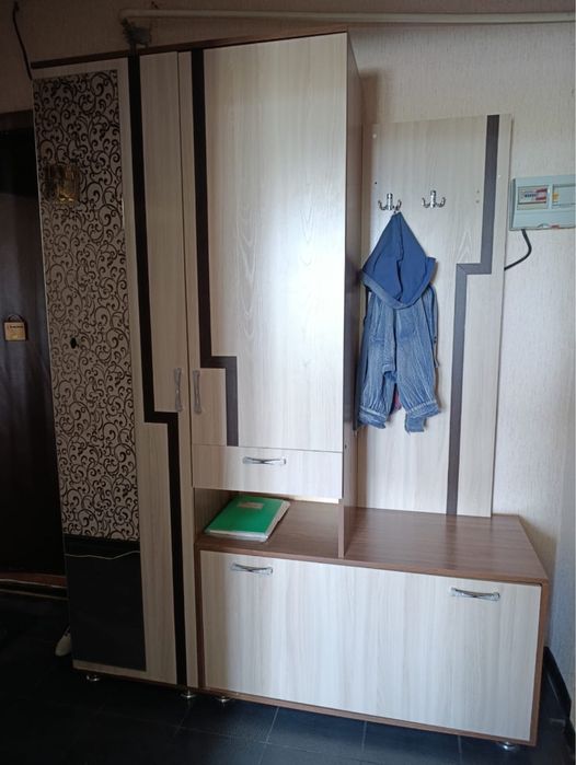 Продам шкаф в прихожую