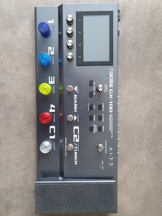 Китарен процесор BOSS GX-100  с тъчскрийн