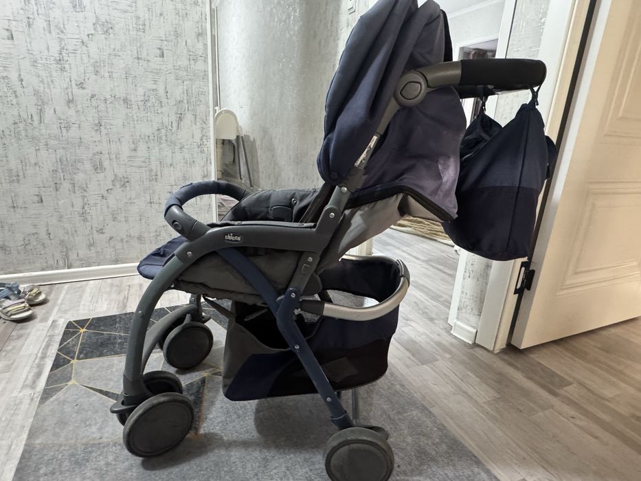 Б/У коляска фирменный Chicco