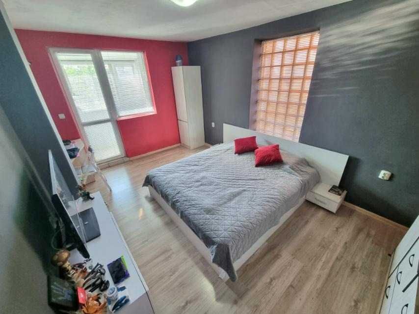 Тристаен апартамент за продажба кв. Дружба 3