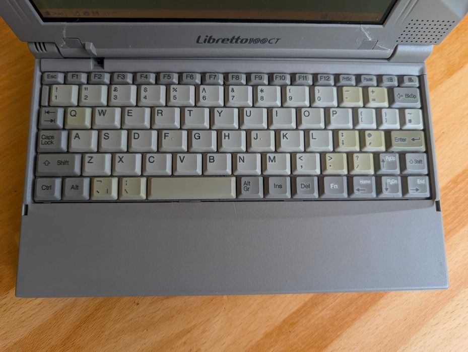 Mini Laptop Retro Toshiba Libretto 100CT