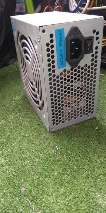 Продавам захранване за компютър 550W-Марка Delux
