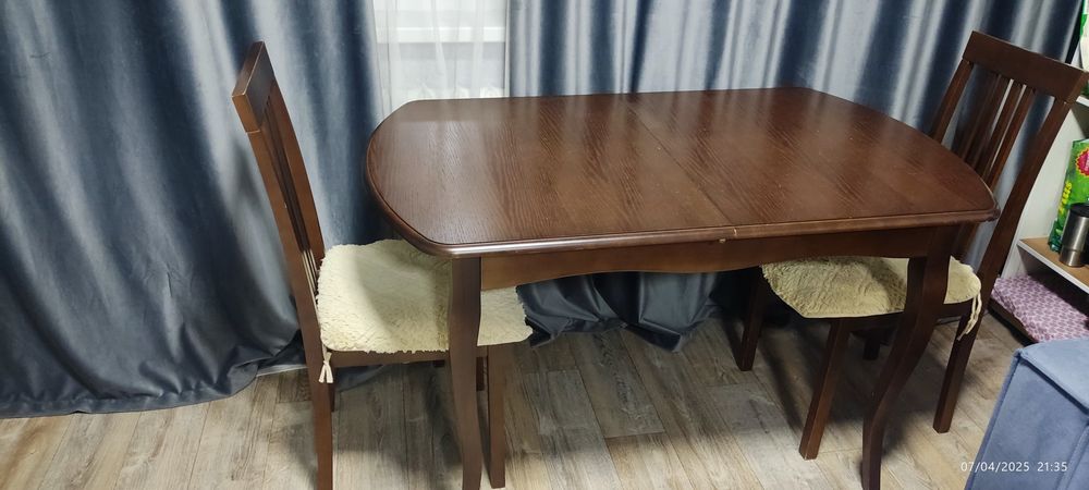 Продам стол обеденный