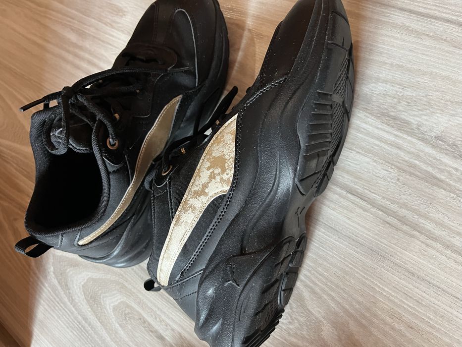 Два чифта маратонки