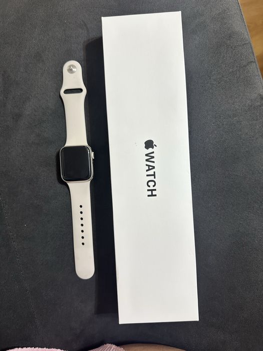 Смарт часовник: Apple watch se