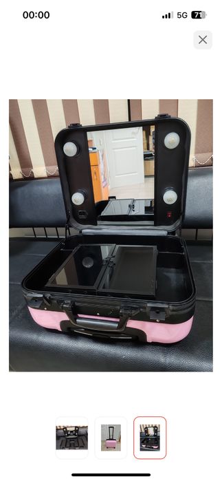 Чемодан розовый для визажиста