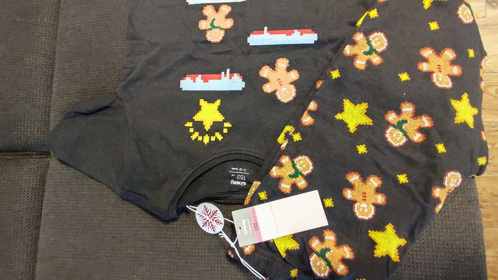 Детска пижама размер 152, нова с етикет