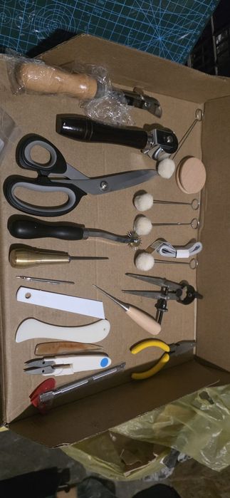 Set  scule ustensile pentru lucru cu pielea portofele