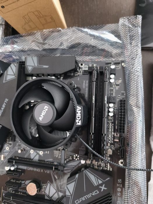 Repar laptopuri, PC-uri și console PS/Xbox | Curățare, upgrade
