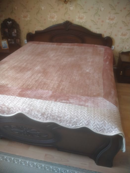 Продам покрывало на двухспальную  кровать
