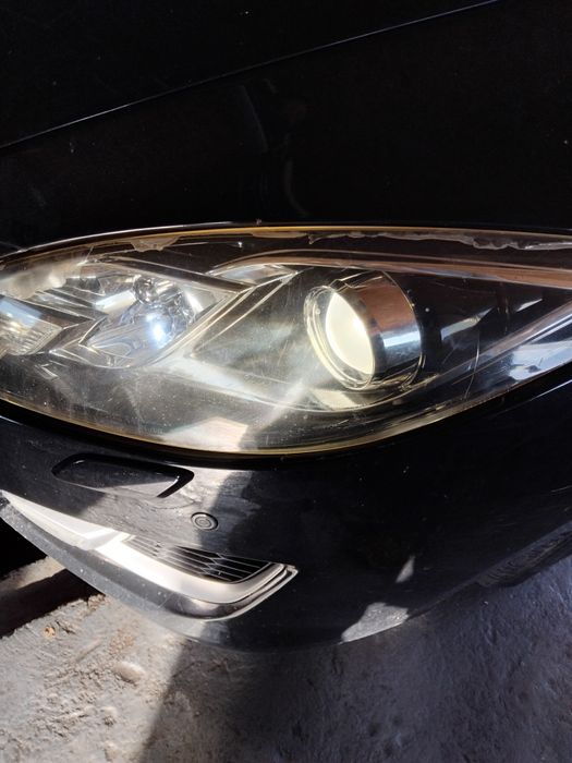 Vând faruri mazda 6 bixenon