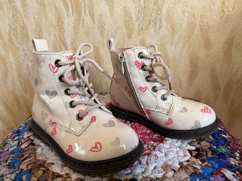 Продам обувь на девочку и мальчика