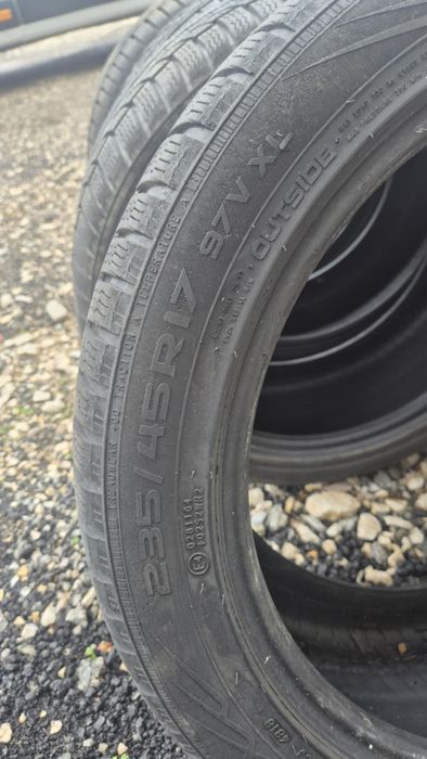 Продавам 4 броя зимни гуми 235х45х17