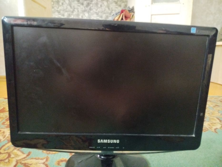 Монитор Samsung в хорошем состоянии
