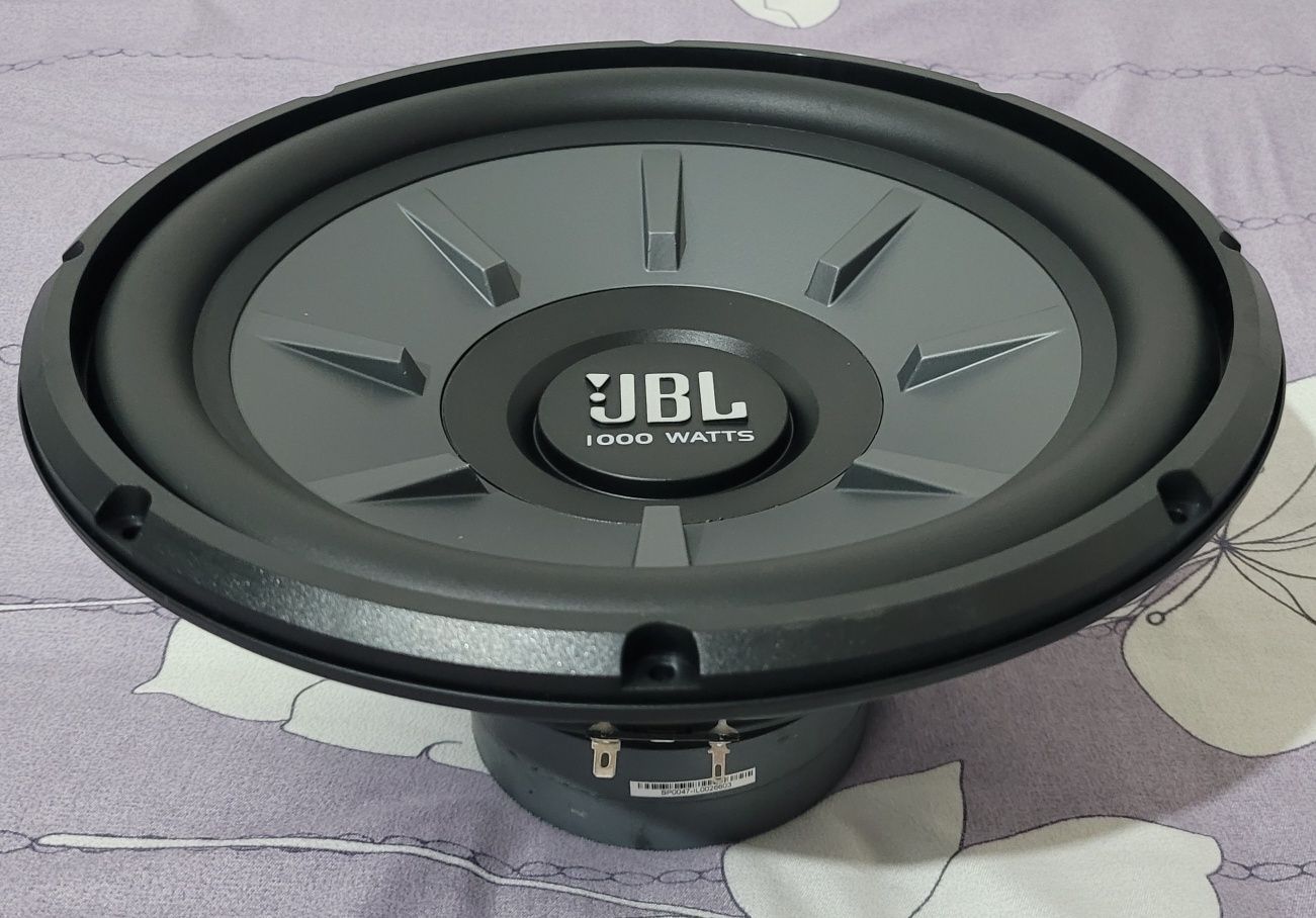 сабвуфер jbl - Автозапчасти и аксессуары в Газалкент - OLX.uz