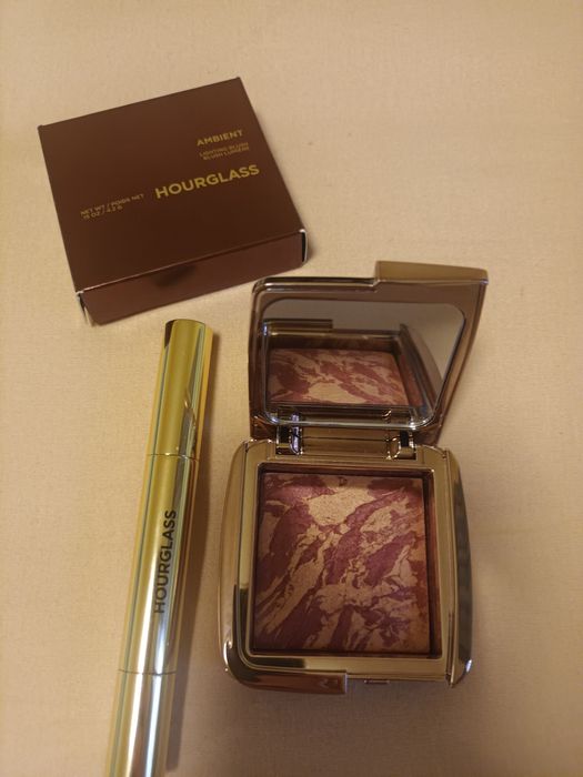 Hourglass руж и гланц нови