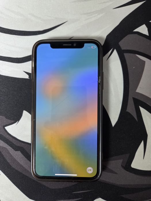 Продам IPhone X (10)