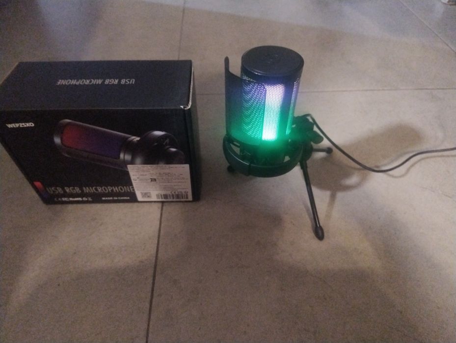 Microfon pentru gaming  cu leduri cu cablu lung cu conectare prin USB