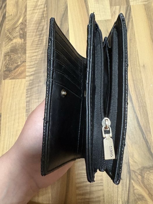 Guess портмоне.