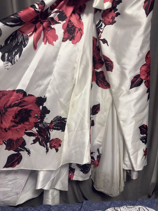 Rochie de LUX cu trena, cumparata din Turcia