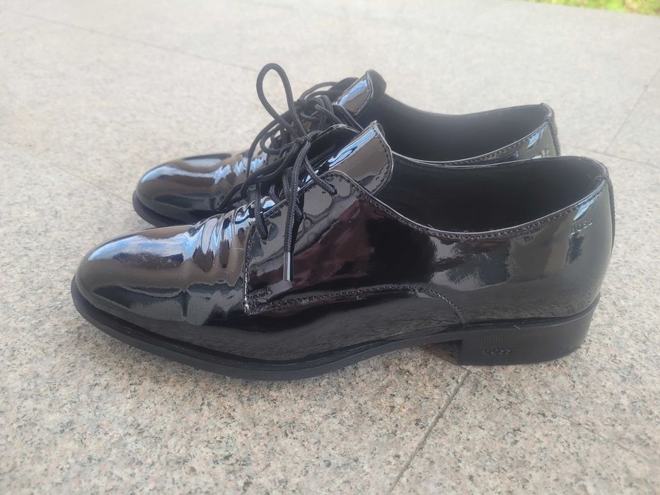 Vand pantofi Hugo boss. O singura purtare