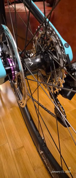 Roti cursiera Velomann V50R Carbon Clincher și tubeless ready