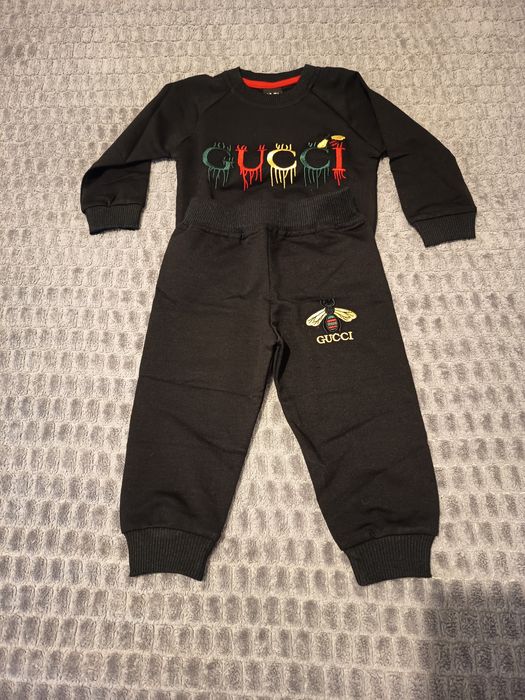 Compleu pentru bebelusi