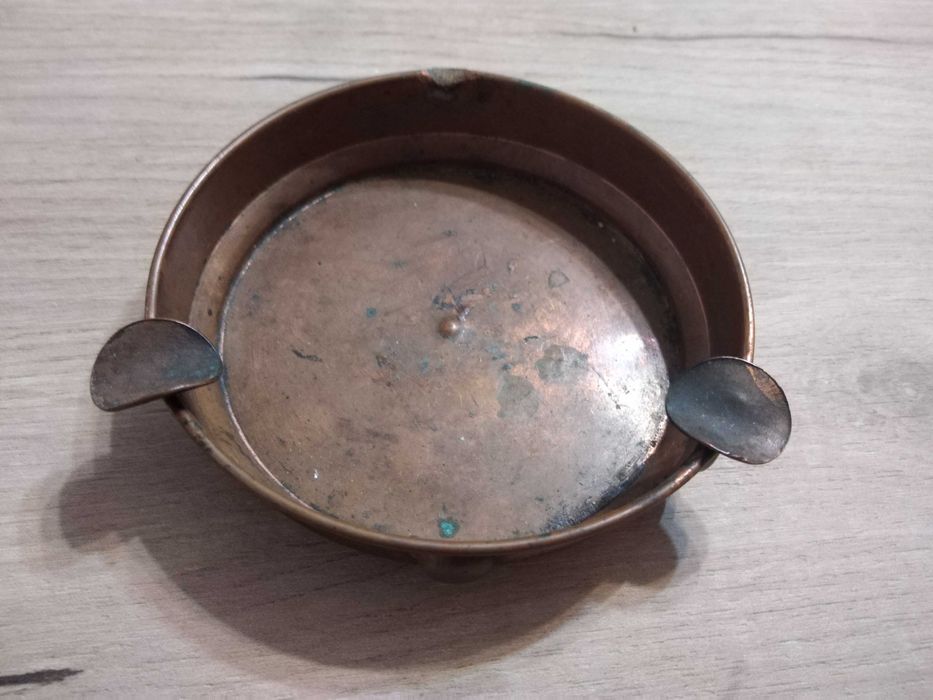 Старинен меден пепелник