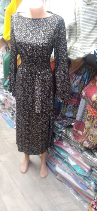 Продаю б/у плптья,кофты