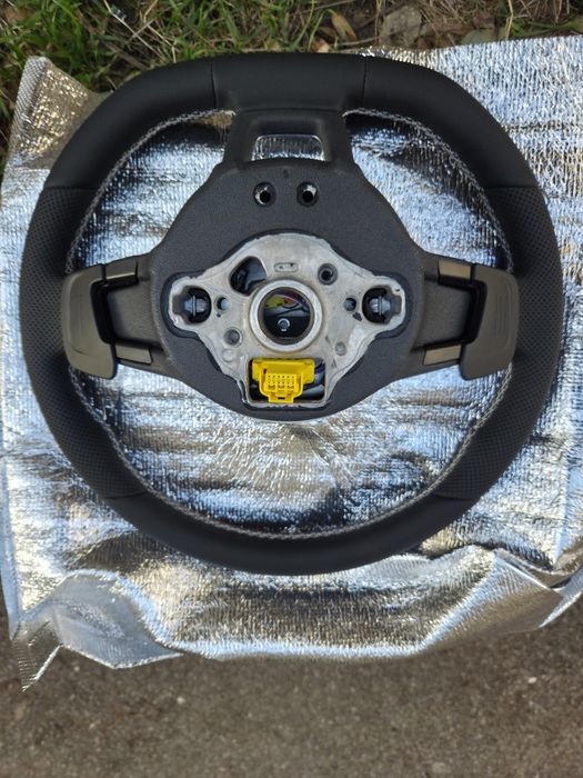 Спортен кожен мултифункционален волан с пера R-Line VW Golf 7 Mk7 Mk7.5 Arteon Passat B8 Tiguan T-Roc T-Cross Touareg