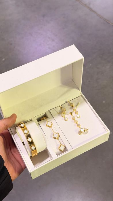 женский браслет и часы