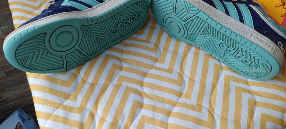 Маратонки Adidas  35,5