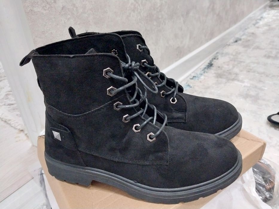 Новые женские  ботинки