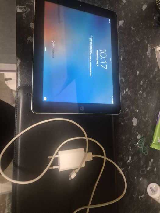 НазадiPad 3 модел A1430 16GB 2012 Wi-Fi + Cellular като нов с зарядно и кожен  калъф
Компютри, таблети и периферни устройства
iPad и таблети
iPad 3 м