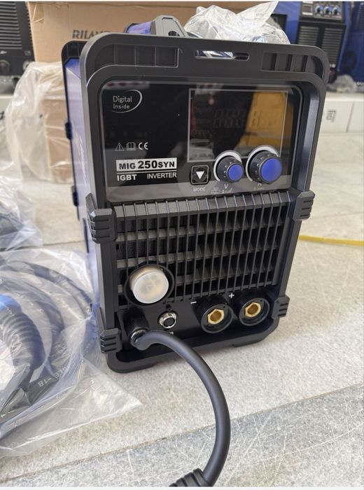 Сварочный аппарат “RILAND” MIG 200/MIG250 SYN  220v. плуавтомат