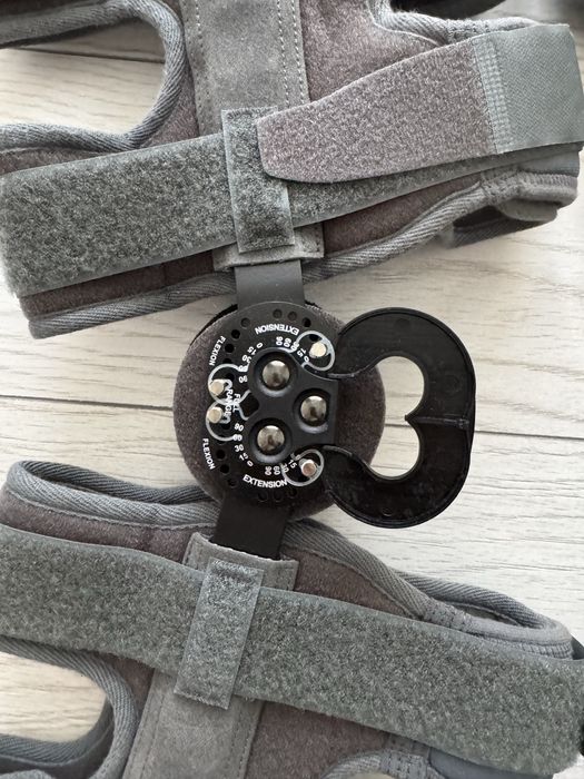 Orteza de genunchi cu reglaj