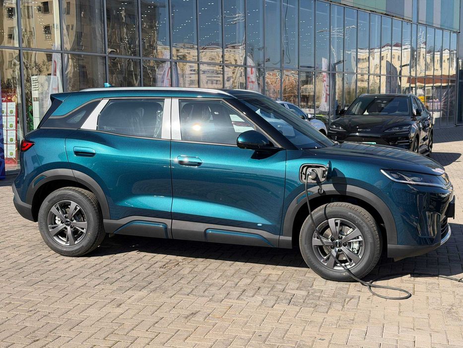 BYD Yuan Up Hybrid Muddatli Tolovga Yangi