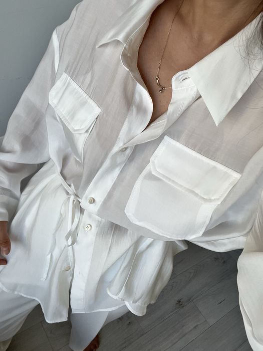 Белая классическая рубашка