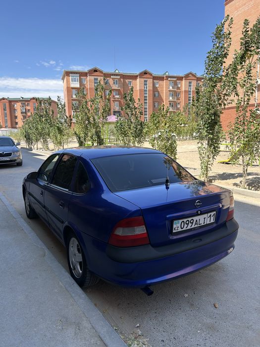 Продам машину опель вектра б