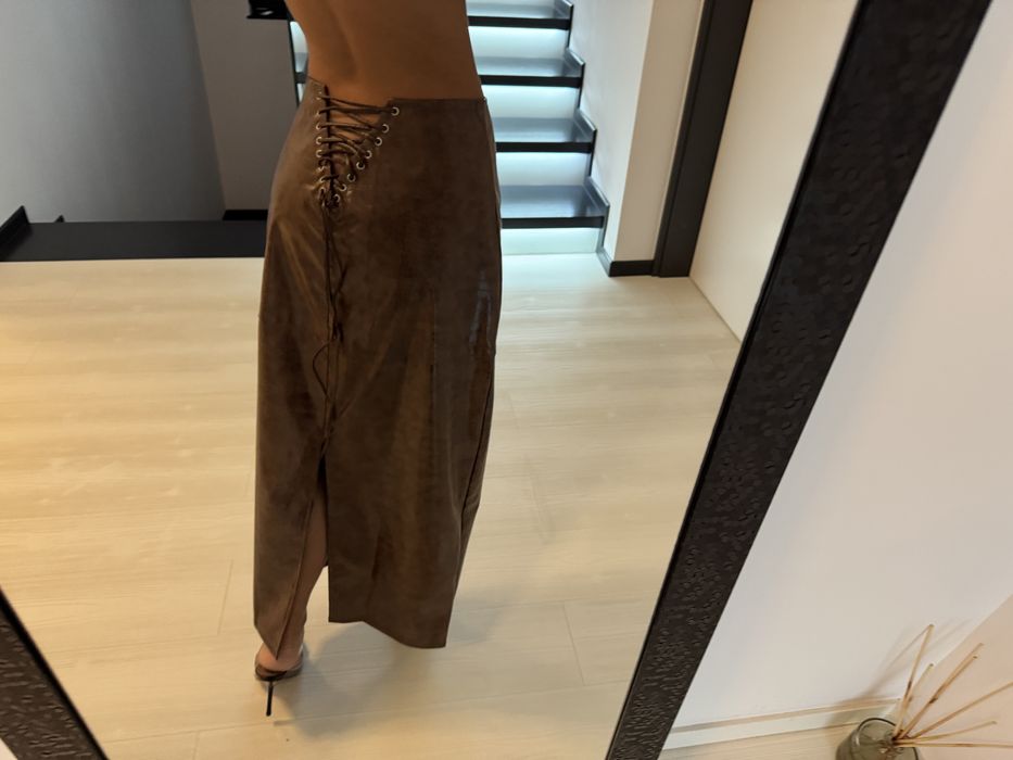 Fusta maro siret la spate