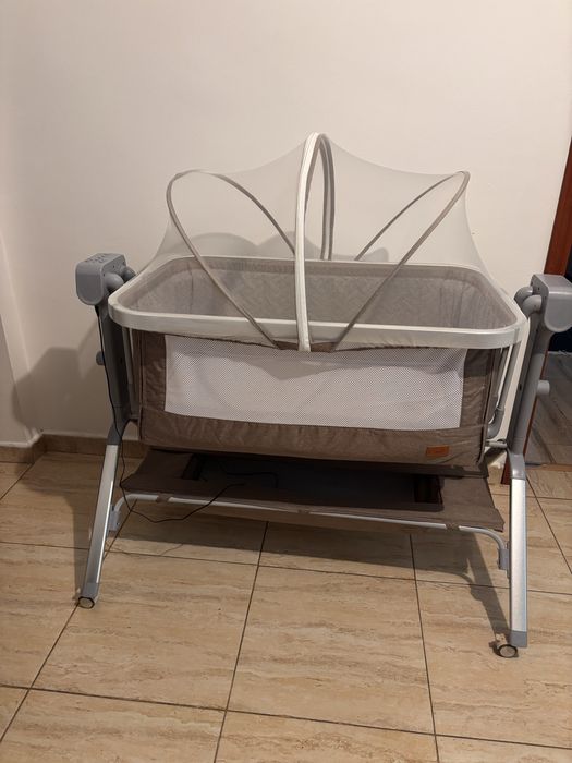 Patut bebe tip co-sleeper/balansoar electric in stare foarte buna