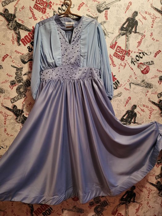 Продам  платья женские новые .