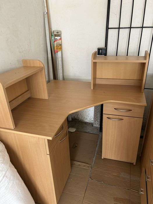 Birou pentru colt