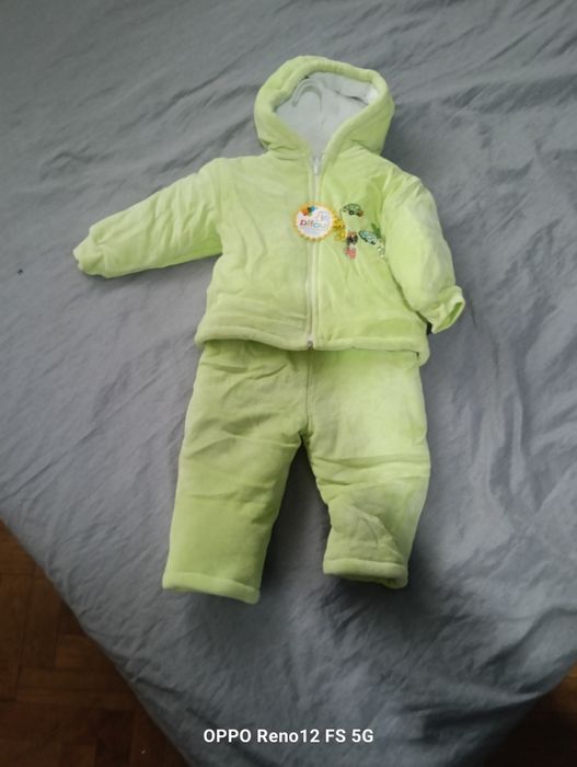 Vând salopeta de bebelusi