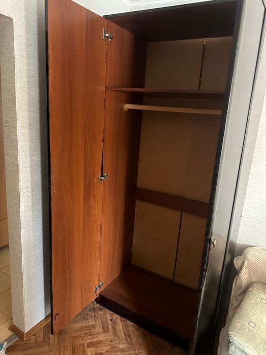 Продам шкаф . Цена 5000тнг.