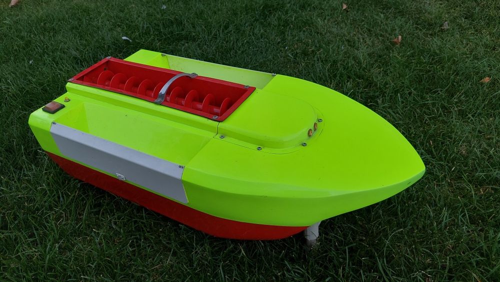 Лодка за захранване