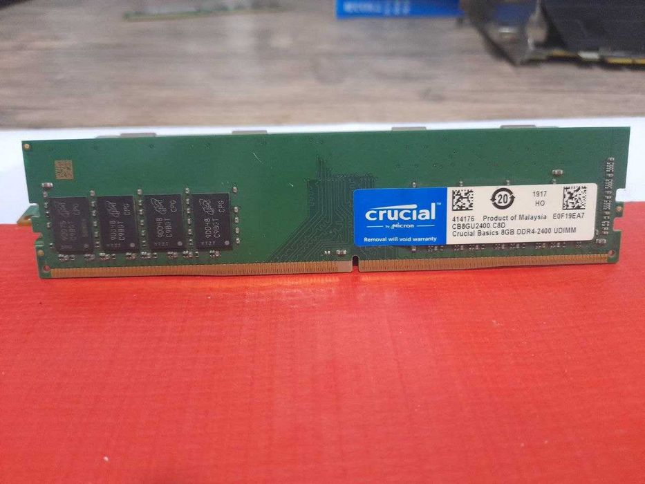 Продам оперативную память Crucial DDR4 8 гб, 2400.