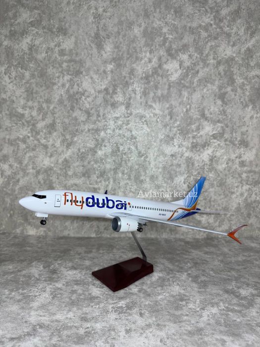 Самолет модель (BOEING-737-MAX FLY DUBAI) с LED подсветкой