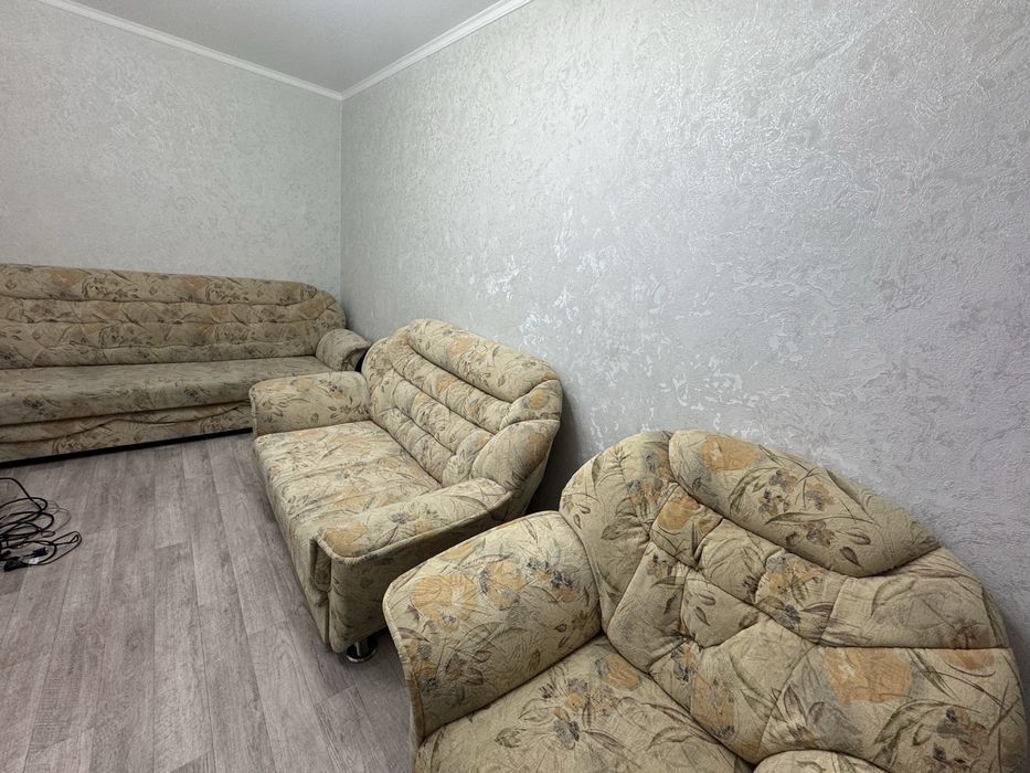 Срочно продам мягкий уголок тройка