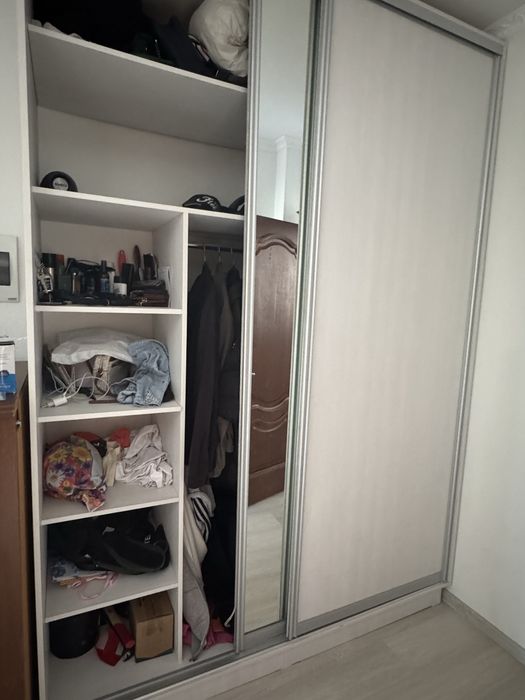 Продам шкаф - купе с зеркалом, 2.6 *1.8